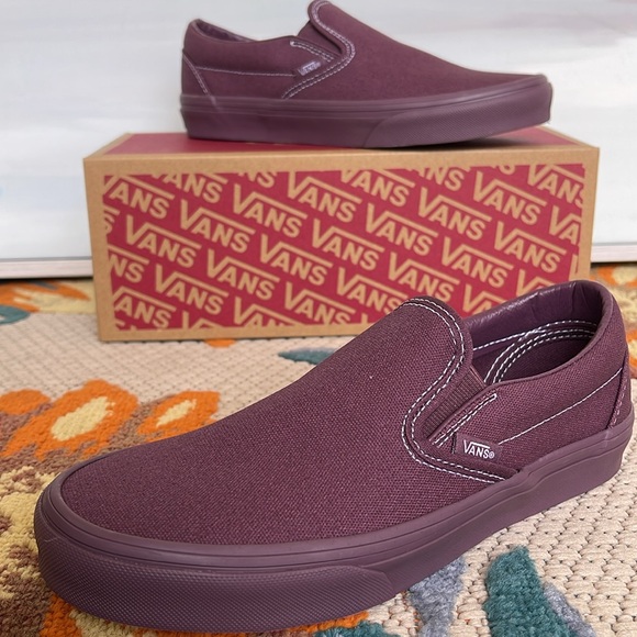 Vans WMNS Classic Slip-On
Pastel Mono Plum Wine
VN000CT5CHI
Sneakers - Picture 3 of 16